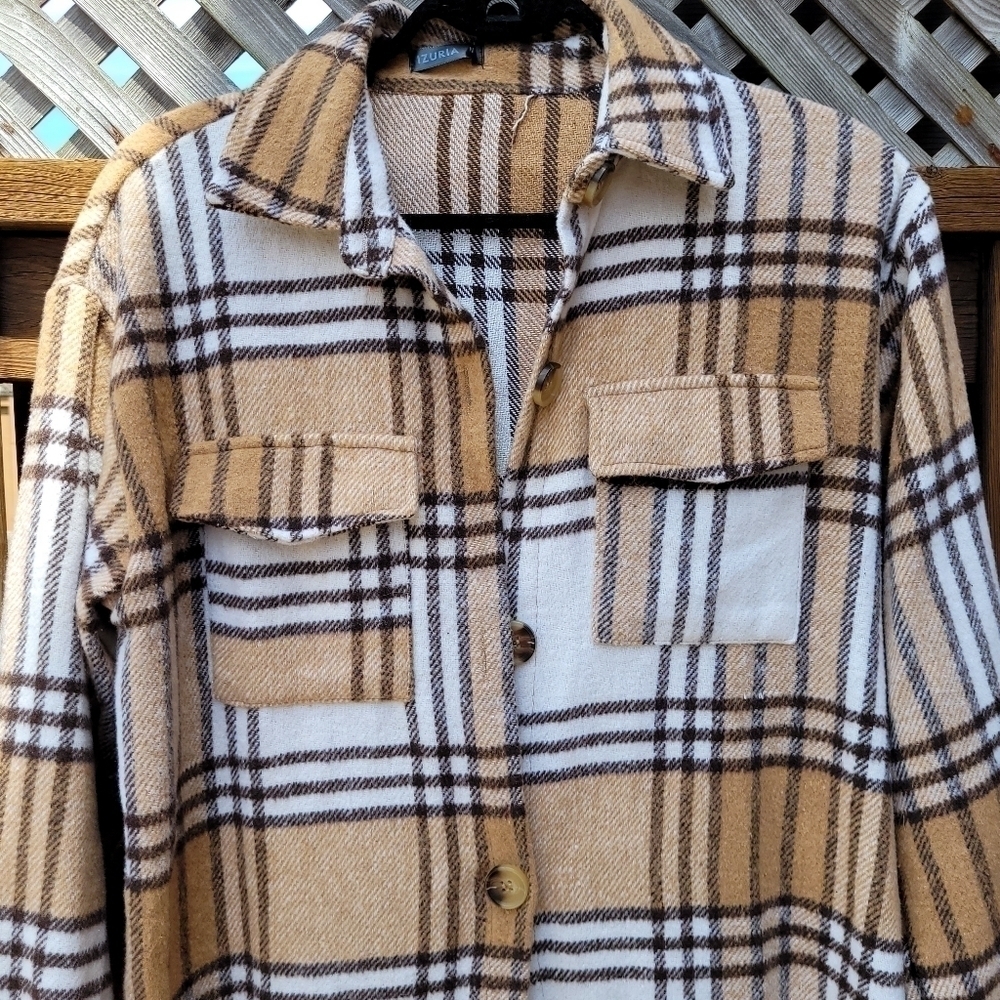 Izuria button up Shacket size medium plaid - Picture 3 of 8